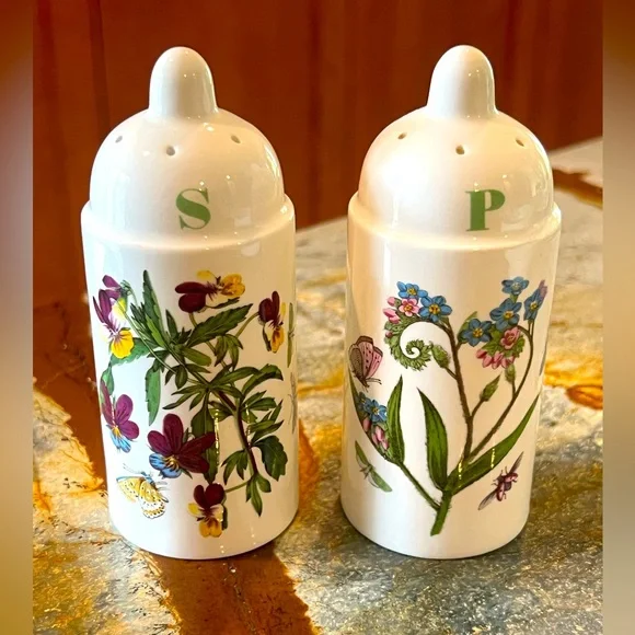 Portmeirion Botanic Garden Salt & Pepper Shakers Pansies 💜 Butterfly 🦋 - Picture 1 of 6